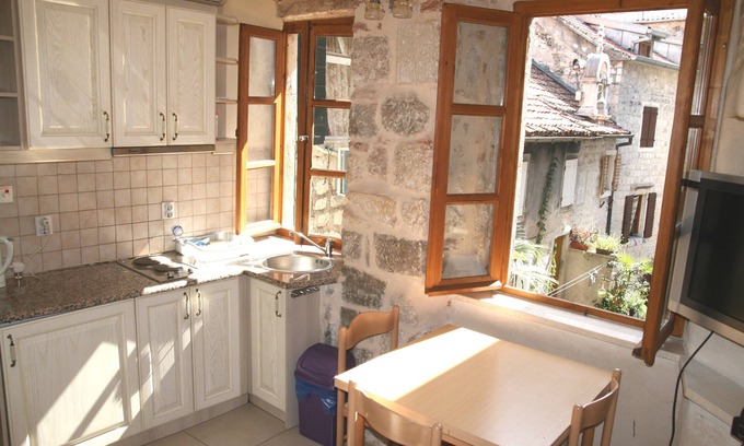 Kotor Old Town Apartamento | Personaje bien equipada (derecha) apartamento tipo estudio en el centro histórico de Kotor