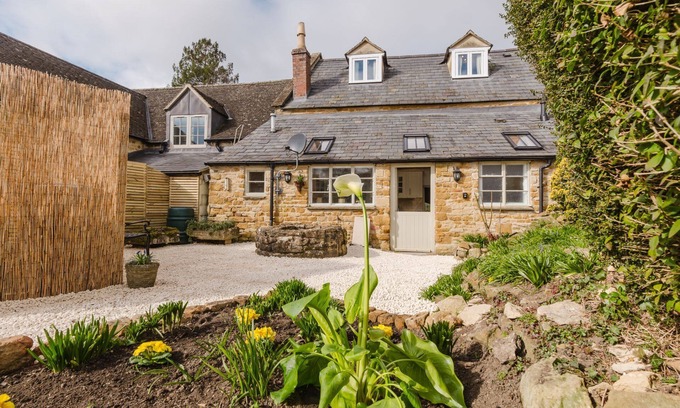 Kingham Cabaña | Characterful and quaint dog friendly - Ringers Cottage