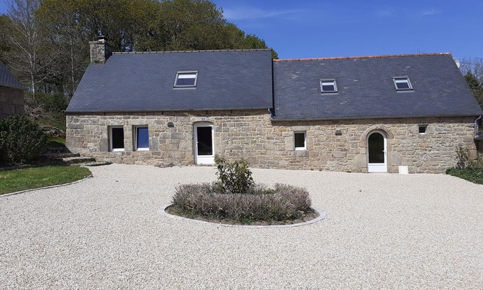 Plounevez-Moedec Casa | CHARACTERFUL GITE, ALL COMFORT***, close to the river, LARGE LAND
