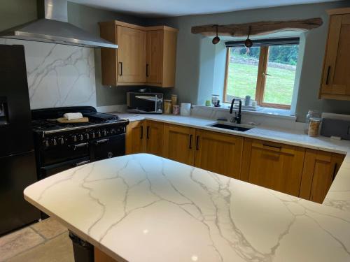 Buxworth Casa | Characterful Stone Cottage in the Heart of the High Peak