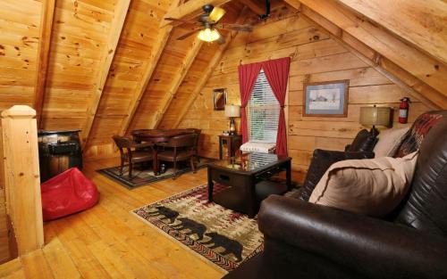 Pigeon Forge Villa | Chardonnay Getaway