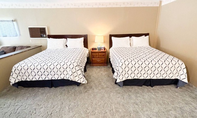 Kerby Condominio | Chardonnay Room at Kerbyville Inn