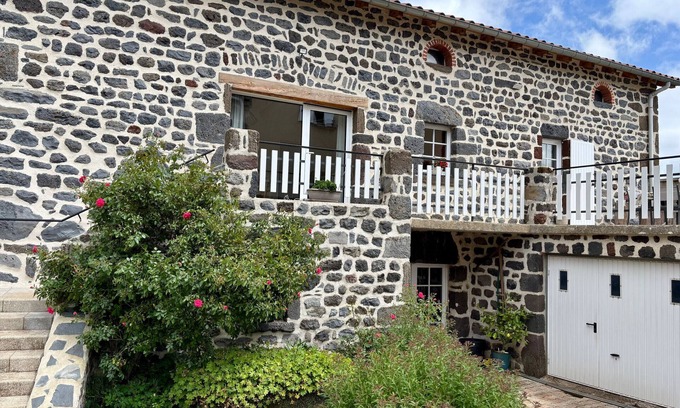 Seneujols Cama Y Desayuno | Casa rural cerca del Camino de Santiago y el lago del Bouchet