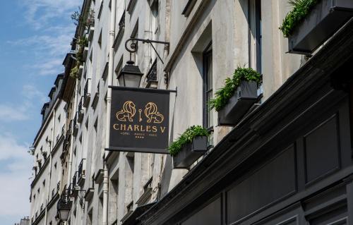 Arsenal Hotel | Charles V