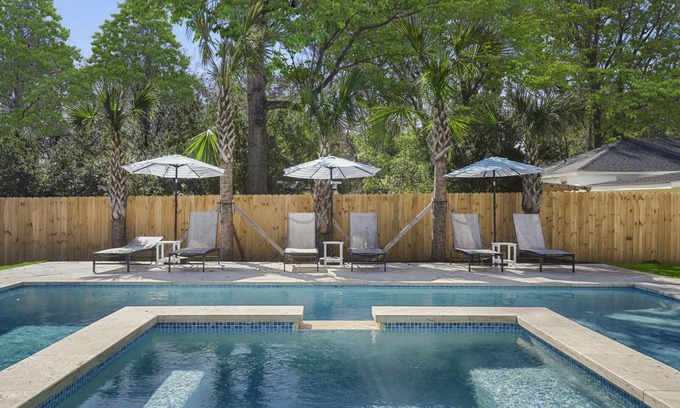 Charleston Casa | Charleston Beaches Pool Heated Spa 2 King Suites