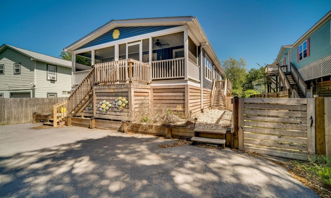 Charleston Cabaña | Charleston Home w/ Porch - 3 Mi to Folly Beach!