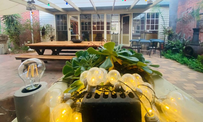 Mathoura Casa | Charleston House - Conversión de Mathoura Pub encantador para alojamiento en grupo