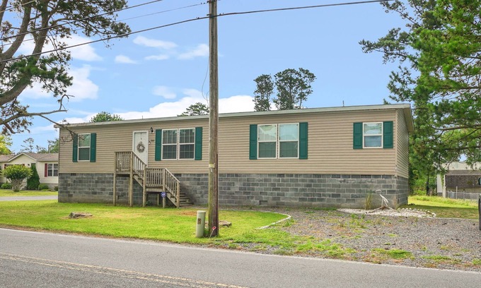 Chincoteague Casa | Charlie's Cove - Pet friendly w/ Fenced yard!