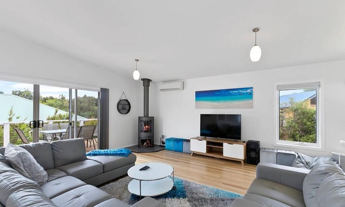 Apollo Bay Casa | Charlie’s Beach House 1Block to Beach Pet Friendly