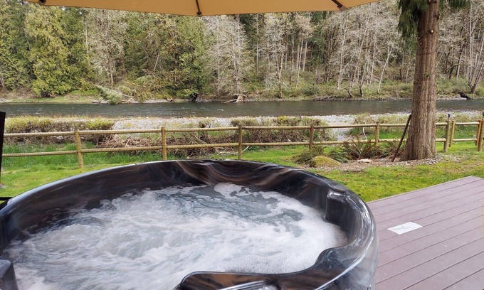 Molalla Cabaña | Charlies Riverfront Cottage