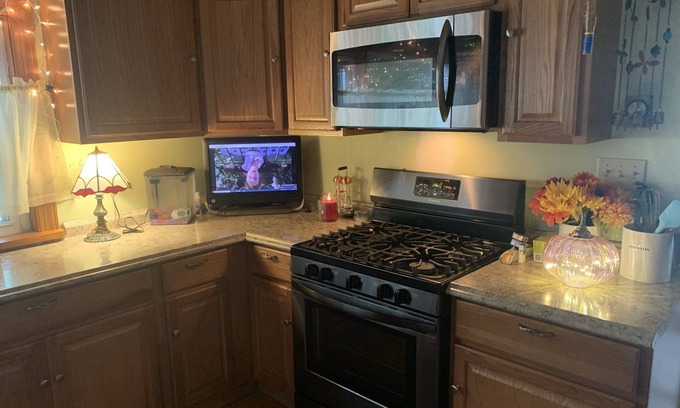 West Davenport Casa | Charlotte Creek Manor. 10 mins to Cooperstown Allstar Village!