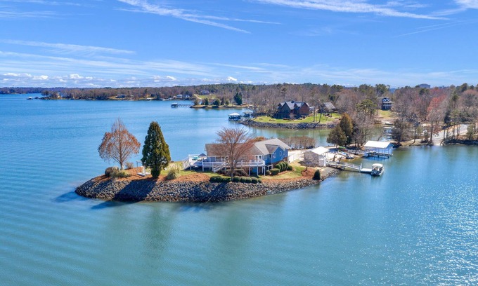 York Casa | Charlotte Lux Lake House Private Peninsula, Hot Tub & Beach, Wheelchair access