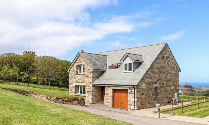 Pendeen Cabaña | CHARLOTTE'S HOUSE, pet friendly, character holiday cottage in Pendeen