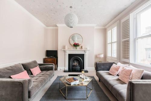 Upper Town Casa | Charlotte Street Apartment