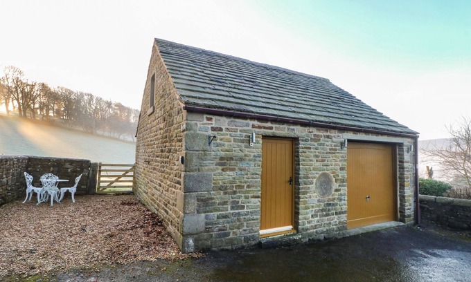 Hope Valley Cabaña | CHARLOTTE’S COTTAGE, family friendly, with a garden in Hathersage