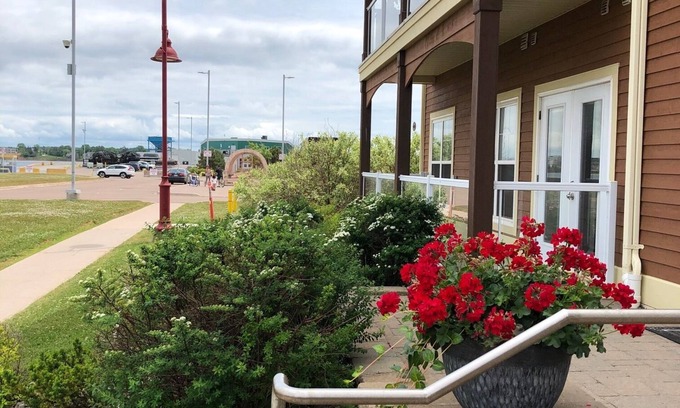 Queens Square Condominio | Charlottetown Port waterfront 2 bedroom/2 bath ground level