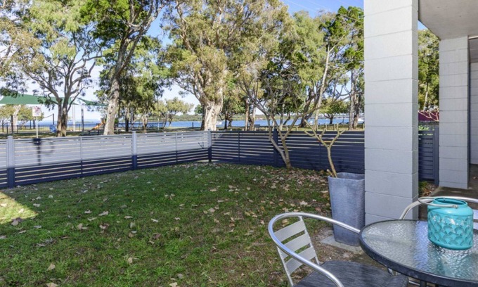 Bongaree Apartamento | Encanto y confort en esta unidad de planta baja con vistas al agua! Welsby Pde, Bongaree
