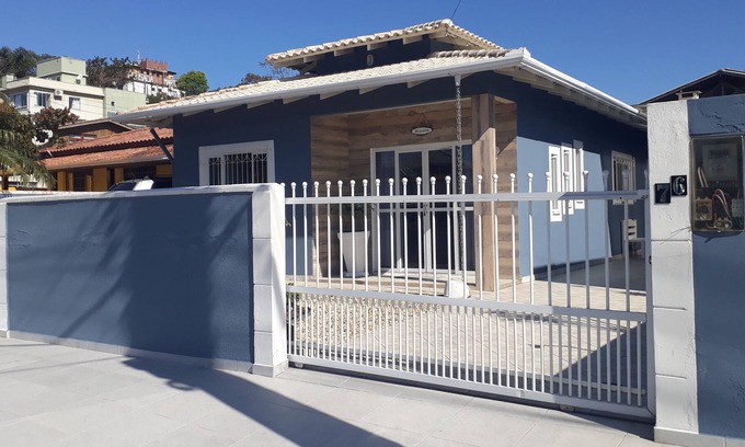 Porto Belo Casa | ¡CHARME, CONFORT Y DIVERSIÓN! ¡SINUCA, PEBOLIM, JARDÍN !!