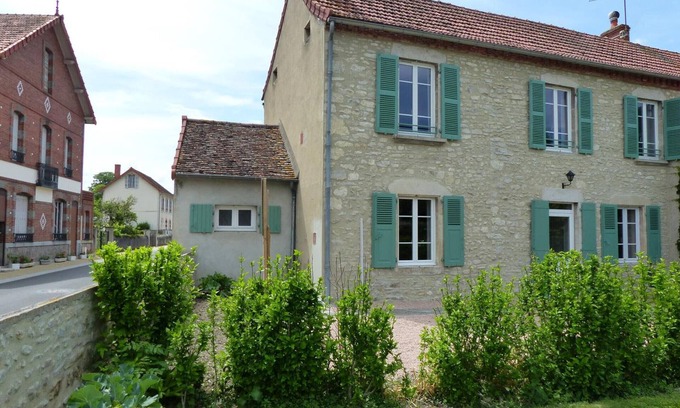 Saint-Bonnet-de-Rochefort Cabaña | Casa con Jardín y Charmo en Corazón de Pueblo
