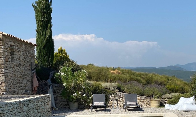 Simiane-la-Rotonde Otro | Encanto, lavanda y tenis en Provenza