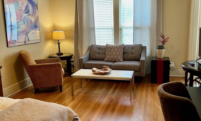 University District Apartamento | Charm, Location, & Fair Price in Seattle