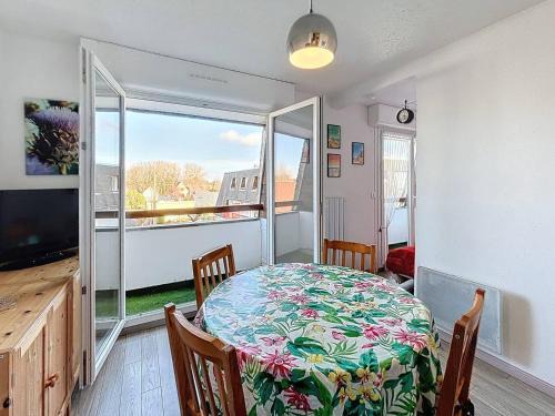Merville-Franceville-Plage Apartamento | Charmant Studio Cabine 4 Pers, Balcons, Parking Privé, à 300m de la Plage de Merville-Franceville - FR-1-465-37