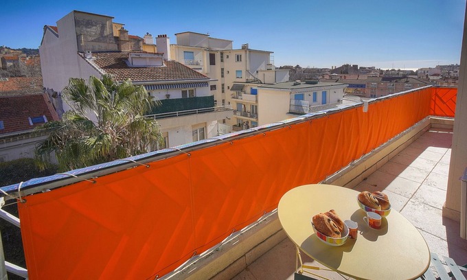 Riou - Petit Juas - Av de Grasse Apartamento | Charmant 2 pièces rénové avec parking A1B244