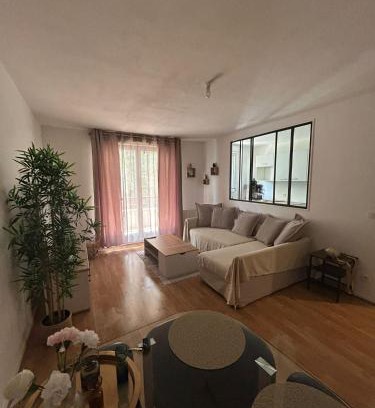 La Celle-sous-Gouzon Apartamento | Charmant 2P Cosy Bord de Seine avec terrasse