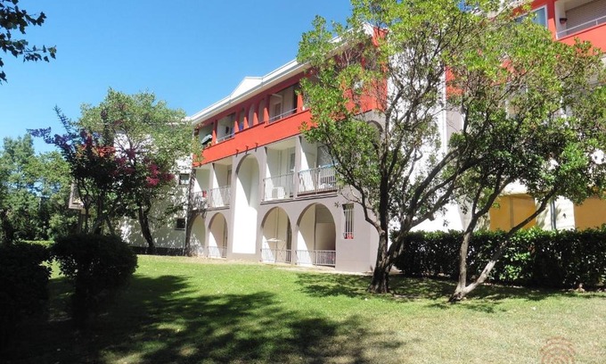 Lamalou-les-Bains Apartamento | Charmant appartement avec terrasse, parking gratuit et animaux acceptés, proche des thermes à Lamalou - FR-1-451-89