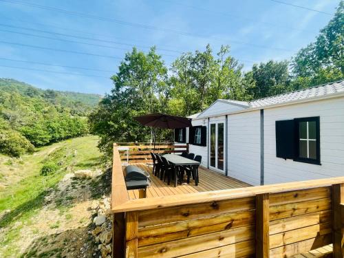 Rocbaron Otro | Charmant Chalet avec terrasse et accès piscine.