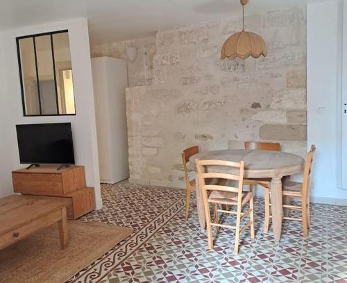 Villeneuve-les-Avignon Apartamento | Charmant F2 Centre Historique