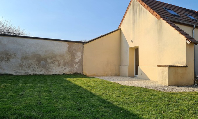 Laroche-Saint-Cydroine Casa | Charmante Petite Maison