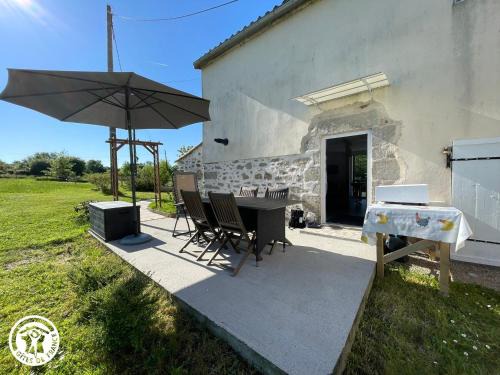 Beaufou Casa | Charmant Gîte à Beaufou avec Terrasse Privée - FR-1-426-581