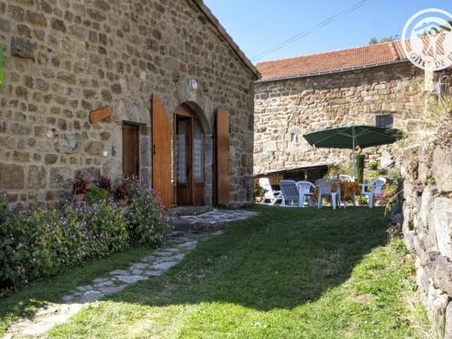 Burdignes Casa | Charmant Gîte 16e Siècle avec Cheminée, Terrasse et Jardin, Proche Ski et VTT, Wifi Inclus - FR-1-496-101