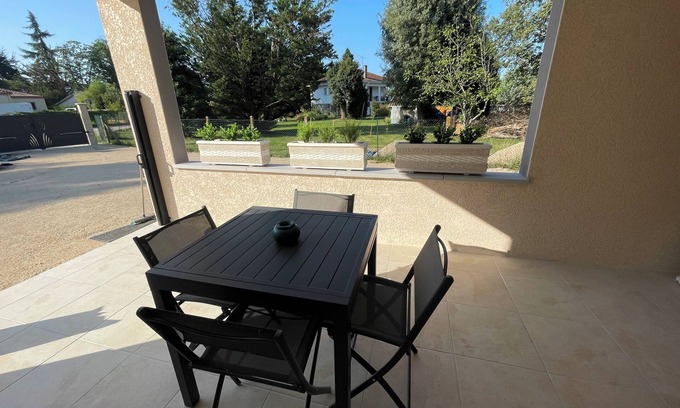 Septfonds Casa | Charmant Gîte Avec Jacuzzi, Parcelle Clôturée. Animaux de Compagnie Acceptés
