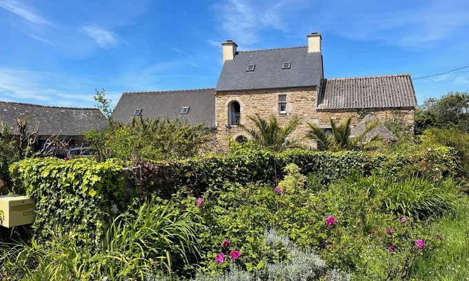 Plougasnou Casa | Charmant Gîte Dans Petit Manoir du XVI ème au Calme à 5 Minutes des Plages