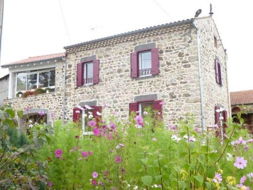 Saint-Just-pres-Brioude Casa | Charmant gîte rénové, 3 chambres, cheminée, terrasse et jardin, proche Brioude et sites touristiques. - FR-1-582-231