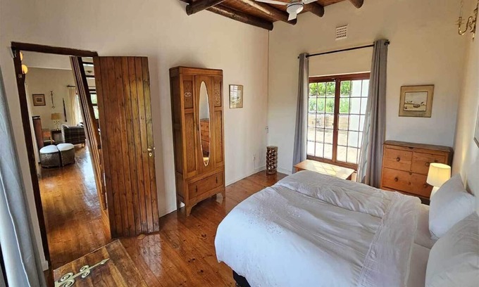 Somerset West Cabaña | Charmant Rietgedekt Self-catering Vakantiehuis met Privé Zwembad Somerset West