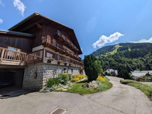 Beaufort Apartamento | Charmant studio 19m², idéal 3 pers, avec terrasse et parking, proche commerces et navette ski - FR-1-342-307