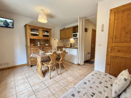 Praz-sur-Arly Apartamento | Charmant Studio Cabine à Praz-Sur-Arly, Ideal Pour 4 avec Parking, Proche Village et Remontées - FR-1-603-17