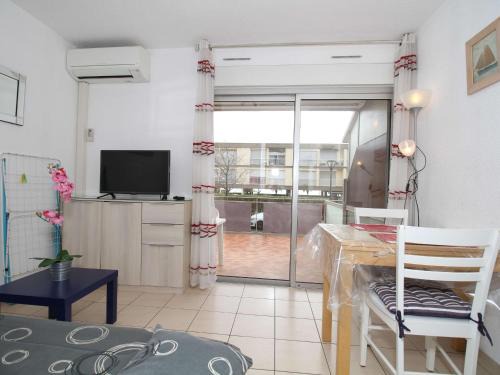 Balaruc-les-Bains Apartamento | Charmant T1 avec grande terrasse, climatisé, proche des Thermes, équipé lave-vaisselle et lave-linge - FR-1-553-43