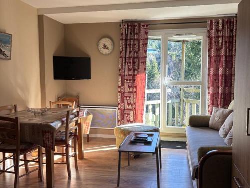 Laveissiere Apartamento | Charmant T2 avec Balcon Proche Ski - FR-1-787-127