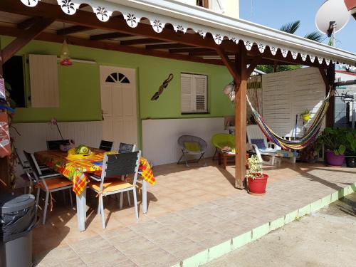 Sainte-Anne Apartamento | Charmant T2 climatisé avec terrasse, à 5 mn des belles plages de Ste Anne