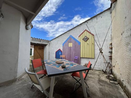 Saint-Georges-d'Oleron Casa | Charmante maison oléronnaise avec jardin, 3 chambres, centre bourg, proche plage, parking privé. - FR-1-246A-130