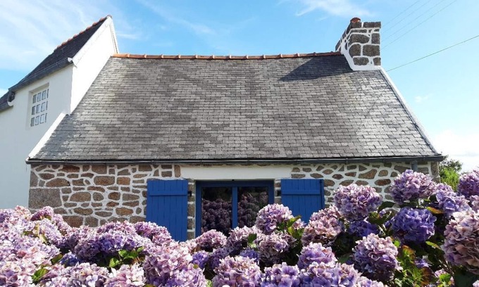 Tredrez-Locquemeau Villa | Charmante Maison Bretonne Près de la mer ; la Villa "laouen"