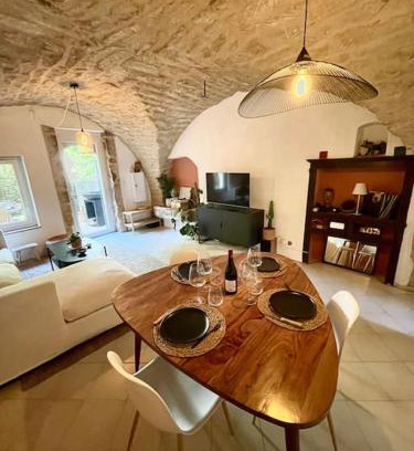 Cabrieres-dʼAigues Casa | Charmante maison de village au pied du Lùberon