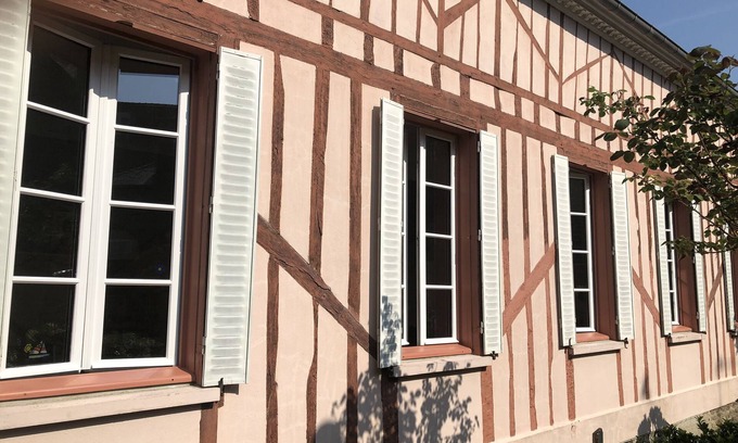 Dinan Casa | Charmante Maison à Colombage Avec Jardinet en Plein Centre Ville Historique