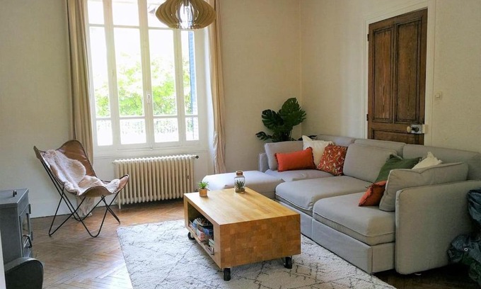 Montbard Casa | Charmante maison bourguignonne avec grand jardin et parking