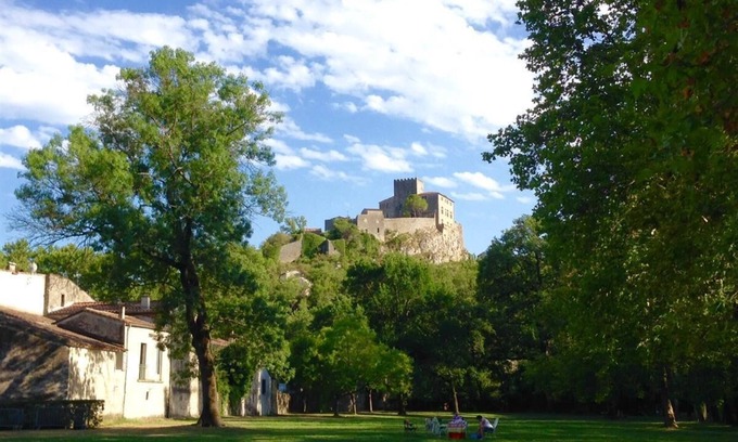 Brissac Casa | Charmante Maison de Village au Pied du Château de Brissac
