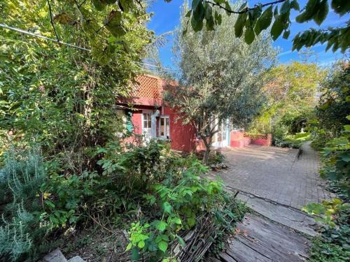 Vitry-sur-Seine Apartamento | Charmante maison dans jardin, calme, 55m2- 2ch, métro, très proche Paris